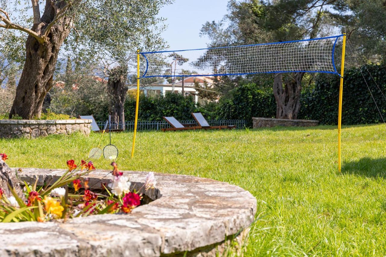 Spyrelia Villa With Private Pool & Outdoor Hot Tub Dassia  Esterno foto