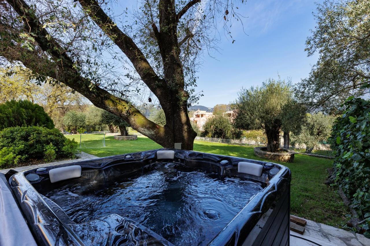 Spyrelia Villa With Private Pool & Outdoor Hot Tub Dassia  Esterno foto