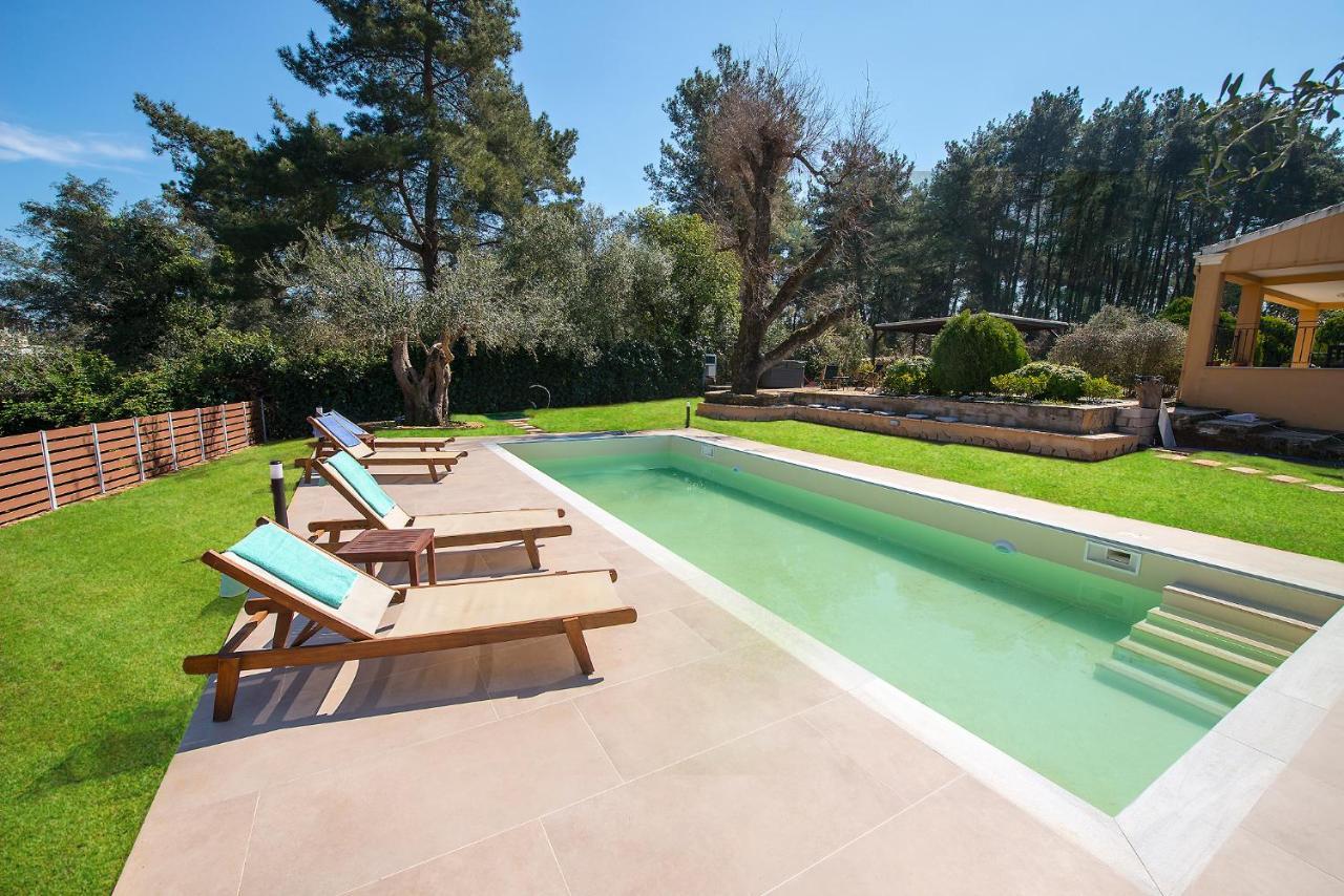 Spyrelia Villa With Private Pool & Outdoor Hot Tub Dassia  Esterno foto