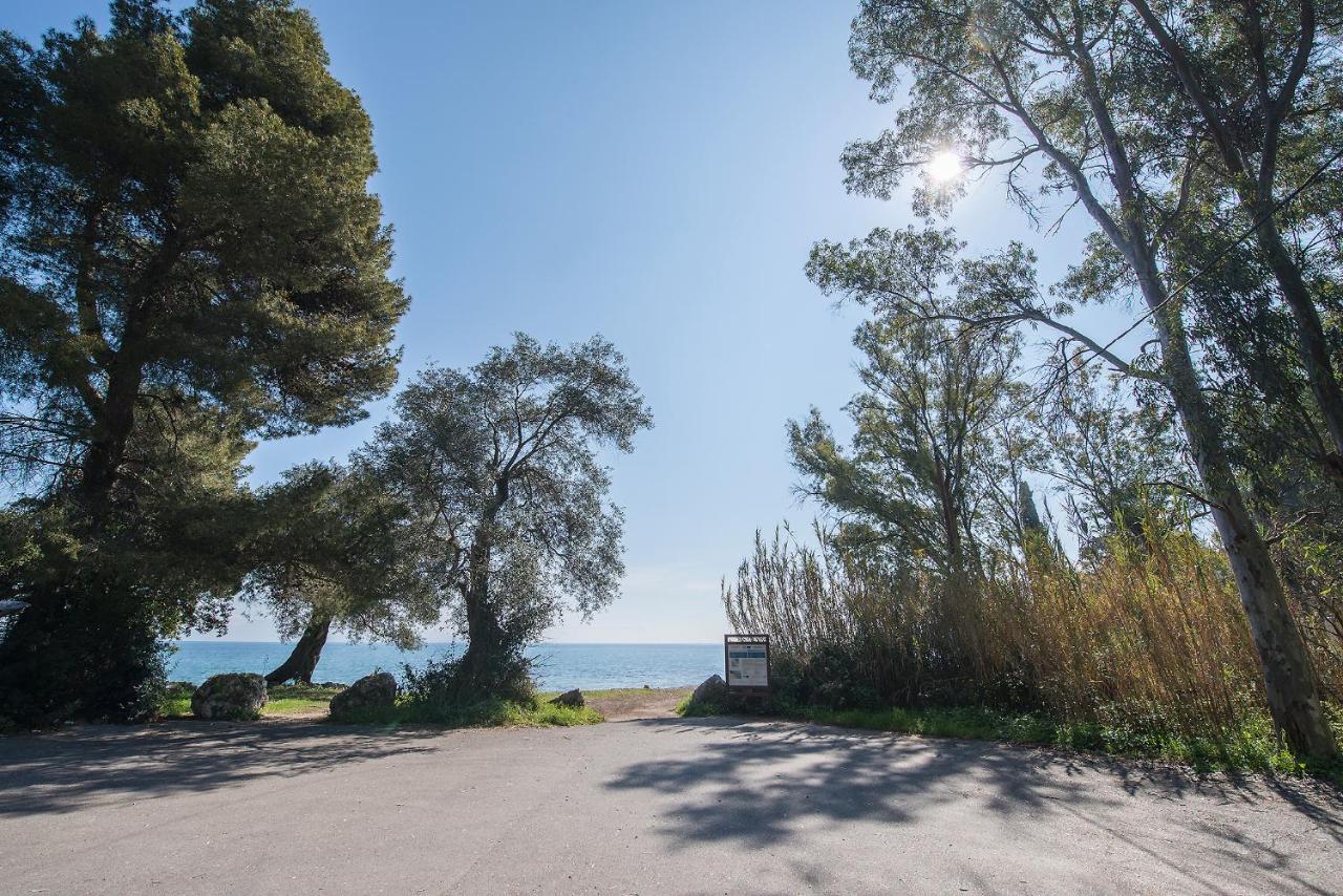 Spyrelia Villa With Private Pool & Outdoor Hot Tub Dassia  Esterno foto